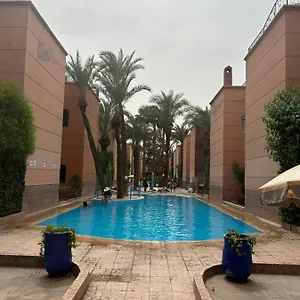 Latifa Сasa de vacaciones